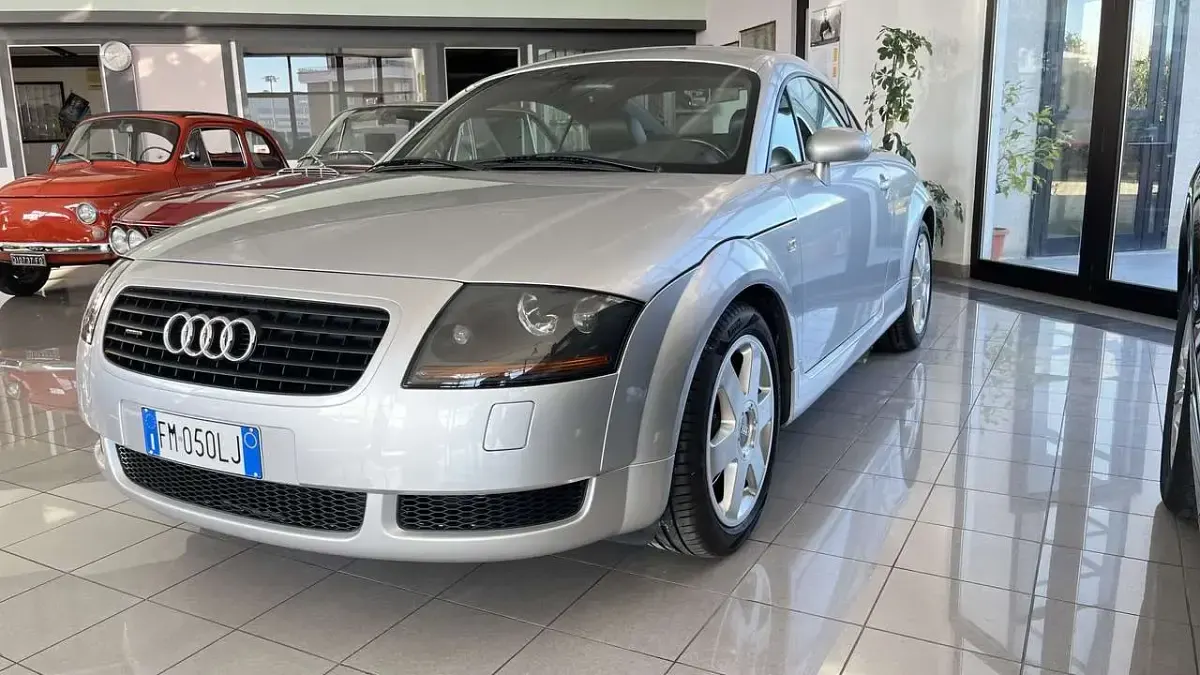 Usata Audi TT Ambiente 224 CV (164 kW) 2001 Argento Coupé