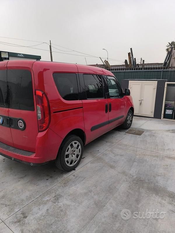 Usata Fiat Doblò Easy 95 CV (69 kW) 2016 Rosso Monovolume