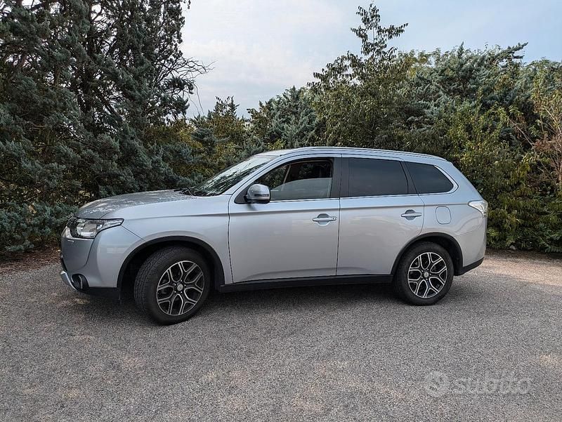 Usata Mitsubishi Outlander 150 CV (110 kW) 2015 Grigio SUV