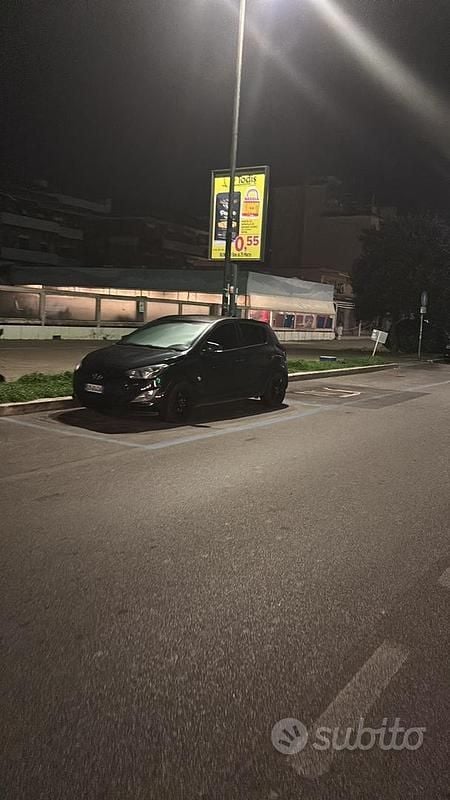 Usata Hyundai i20 90 CV (66 kW) 2013 Nero Utilitaria