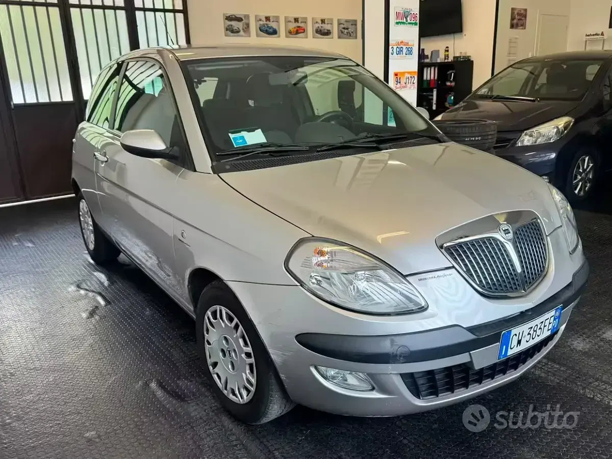 Usata Lancia Ypsilon 60 CV (44 kW) 2005 Grigio Utilitaria
