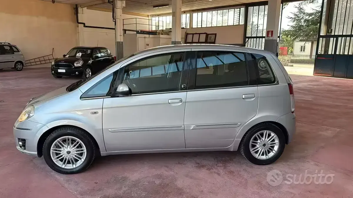 Usata Lancia Musa Platinum 77 CV (56 kW) 2010 Grigio Monovolume