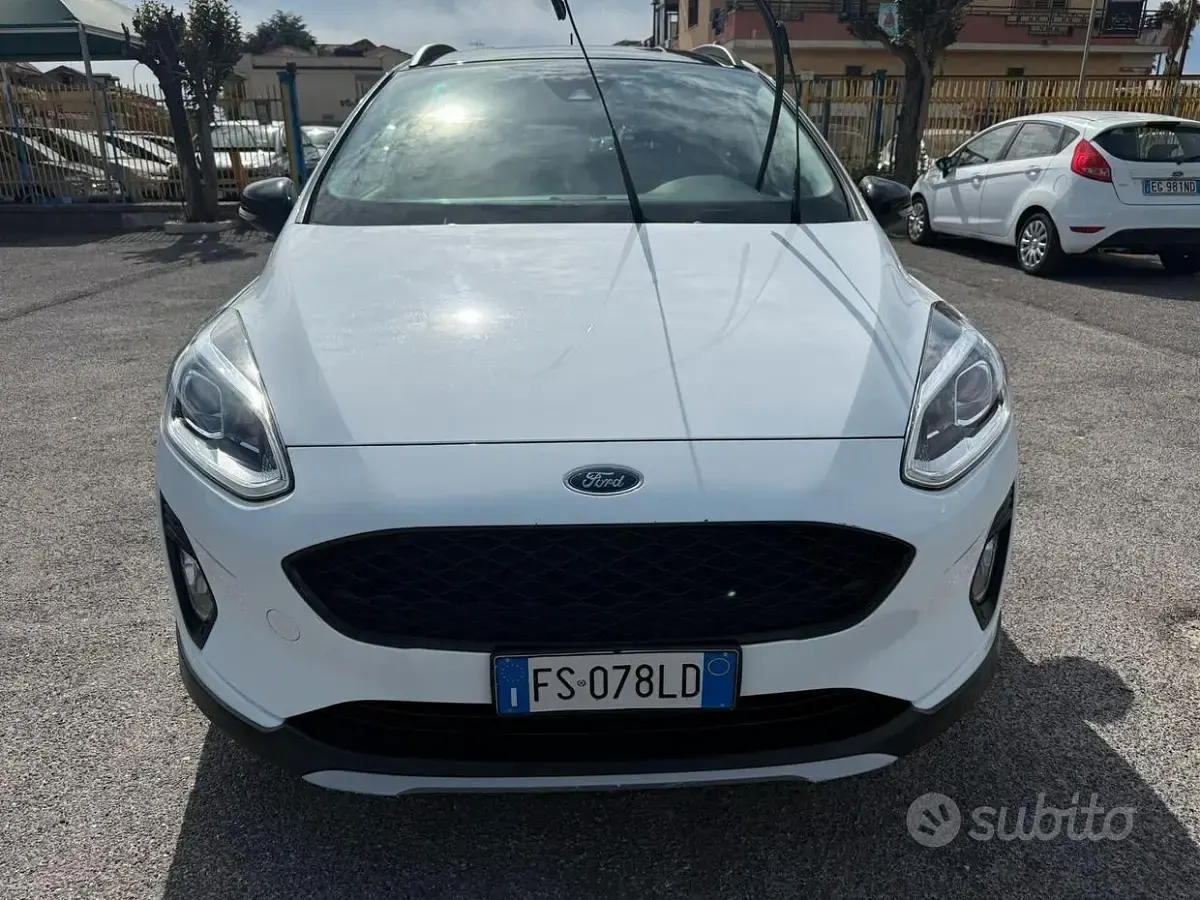 Usata Ford Fiesta Active 86 CV (63 kW) 2019 Bianco Utilitaria