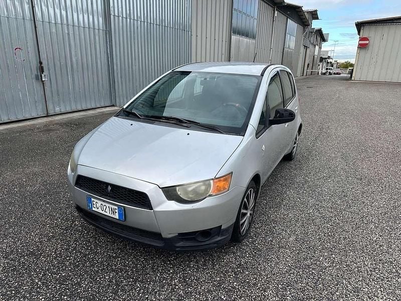 Argento Usata 2011 Mitsubishi Colt Tre volumi | 2990 € (Buon prezzo) - Immagine 1/4