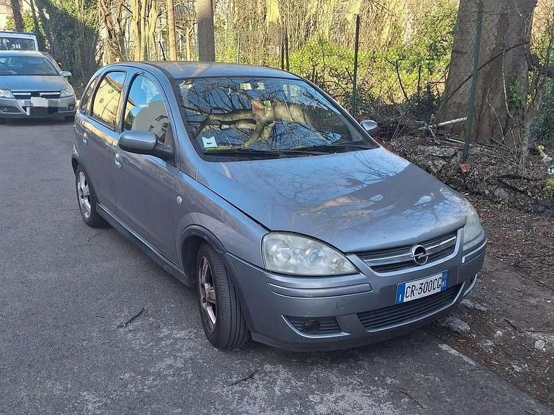 Usata Opel Corsa 75 CV (55 kW) 2004 Argento Utilitaria