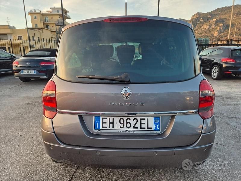 Usata Renault Modus 111 CV (81 kW) 2011 Grigio Monovolume