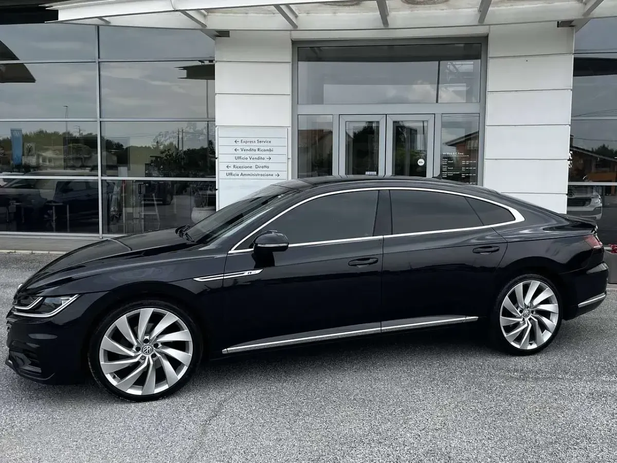 Usata VW Arteon Sportline 190 CV (139 kW) 2020 Deep black perlato Berlina