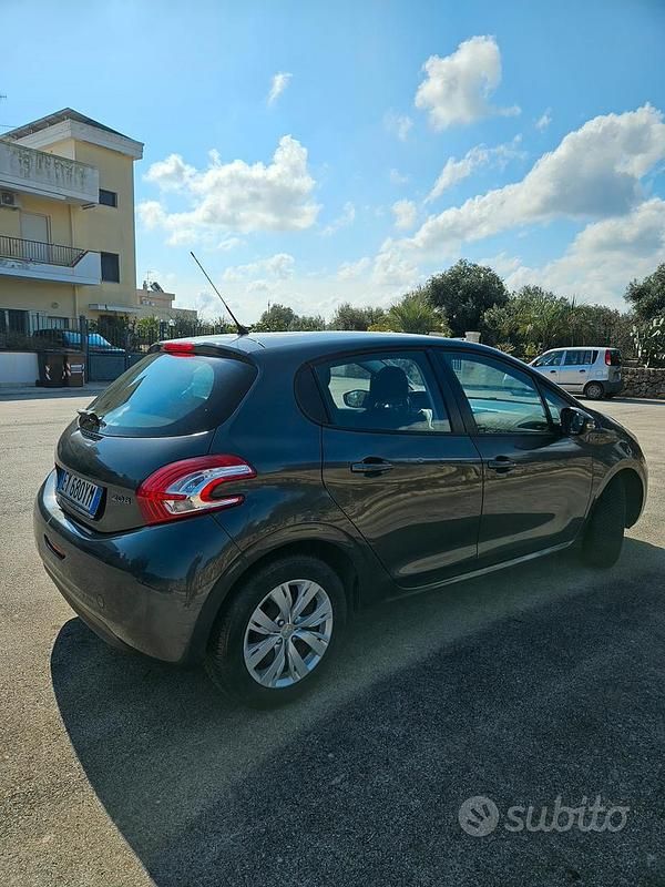 Usata Peugeot 208 68 CV (50 kW) 2015 Grigio Utilitaria
