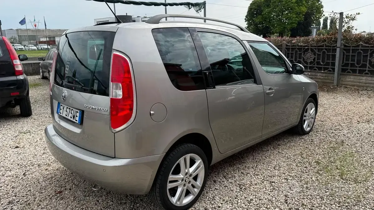 Usata Skoda Roomster Ambition 90 CV (66 kW) 2015 Grigio Monovolume