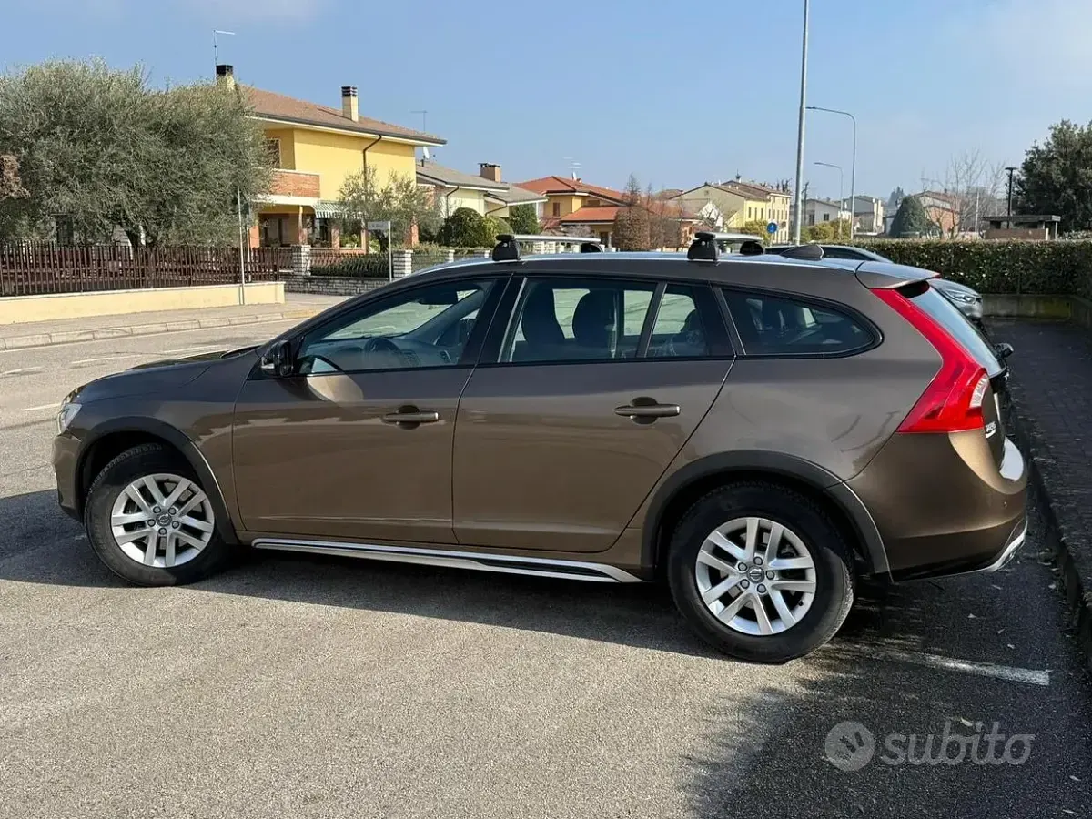 Usata Volvo V60 CC 150 CV (110 kW) 2017 Beige Station wagon