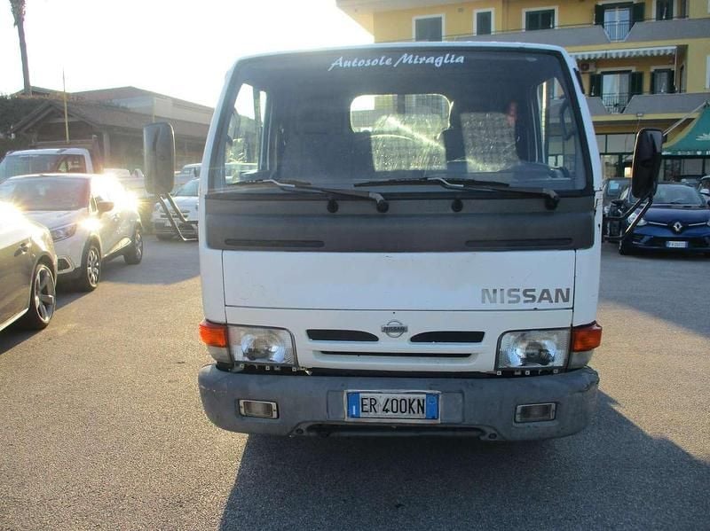 Usata Nissan Cabstar 106 CV (77 kW) 2001 Bianco Pick-up