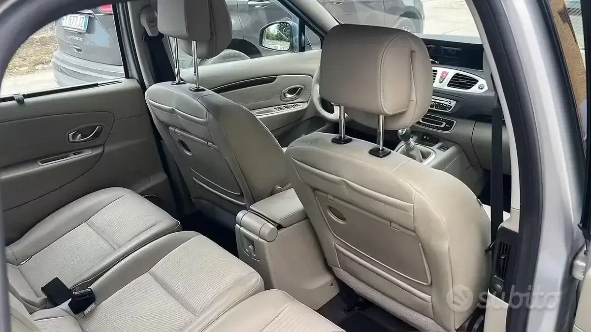 Usata Renault Scenic E-Tech 110 CV (80 kW) 2010 Grigio Monovolume