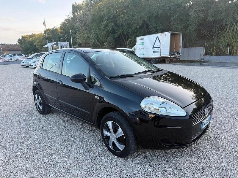 Usata Fiat Grande Punto Dynamic 78 CV (57 kW) 2009 Nero Utilitaria