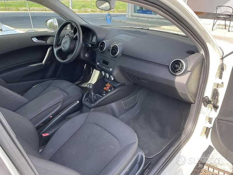 Usata Audi A1 Attraction 120 CV (88 kW) 2012 Bianco Utilitaria