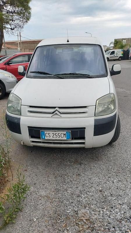 Bianco Usata 2004 Citroën Berlingo Monovolume | 2000 € (Buon prezzo) - Immagine 1/4