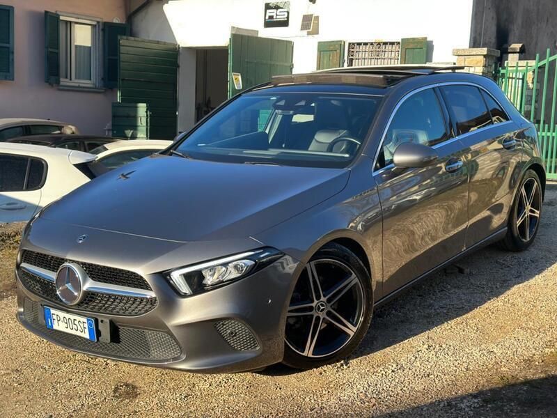 Grigio Usata 2019 Mercedes A180 Tre volumi | 23.590 € (Cara) - Immagine 1/4