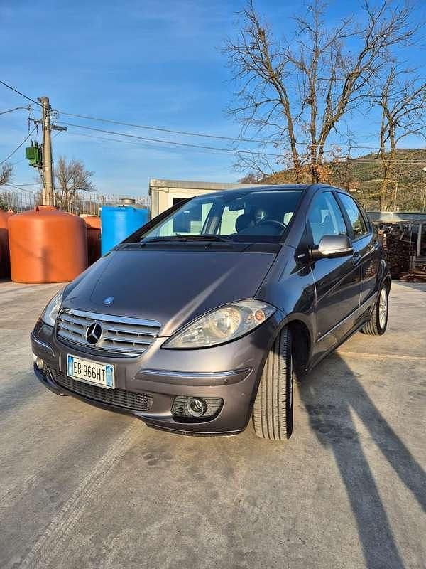 Usata 2010 Mercedes A180 Elegance Monovolume | 3800 € (Buon prezzo) - Immagine 1/4