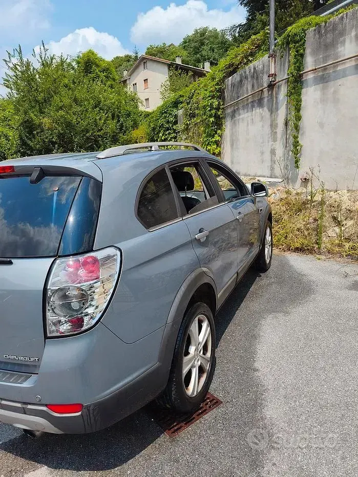 Usata Chevrolet Captiva 184 CV (135 kW) 2011 Grigio SUV