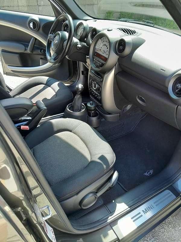 Grigio Usata 2011 Mini Cooper Countryman SUV | 6100 € (Buon prezzo) - Immagine 1/4