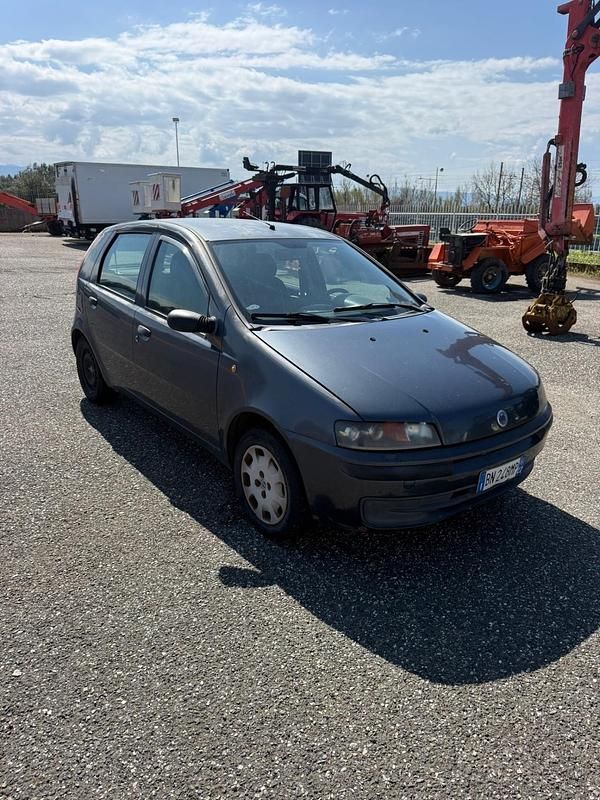 Usata Fiat Punto 80 CV (58 kW) 2001 Nero Utilitaria