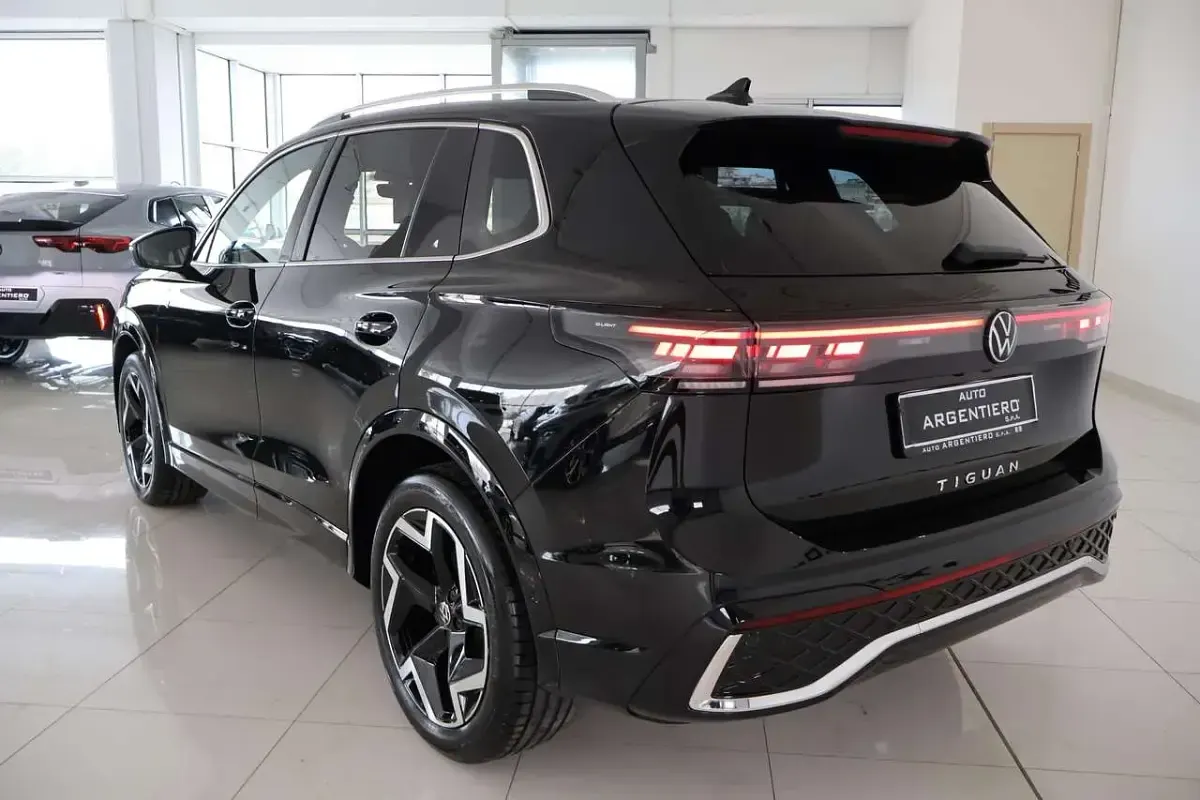 Occasion VW Tiguan R-line Plus 150 ch (110 kW) 2025 Noir SUV
