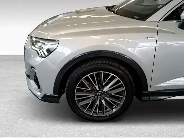 Usata Audi Q3 Sportback S-Line 150 CV (110 kW) 2023 Argento rugiada metallizzato SUV
