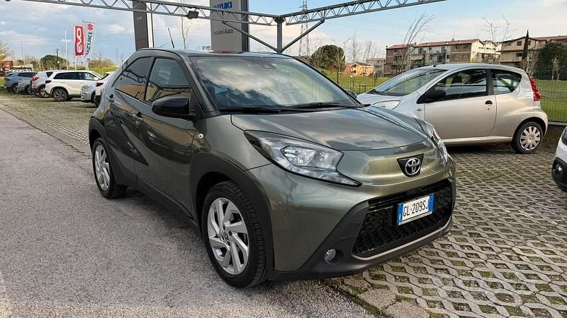 Usata Toyota Aygo X Trend 72 CV (52 kW) 2022 Verde SUV