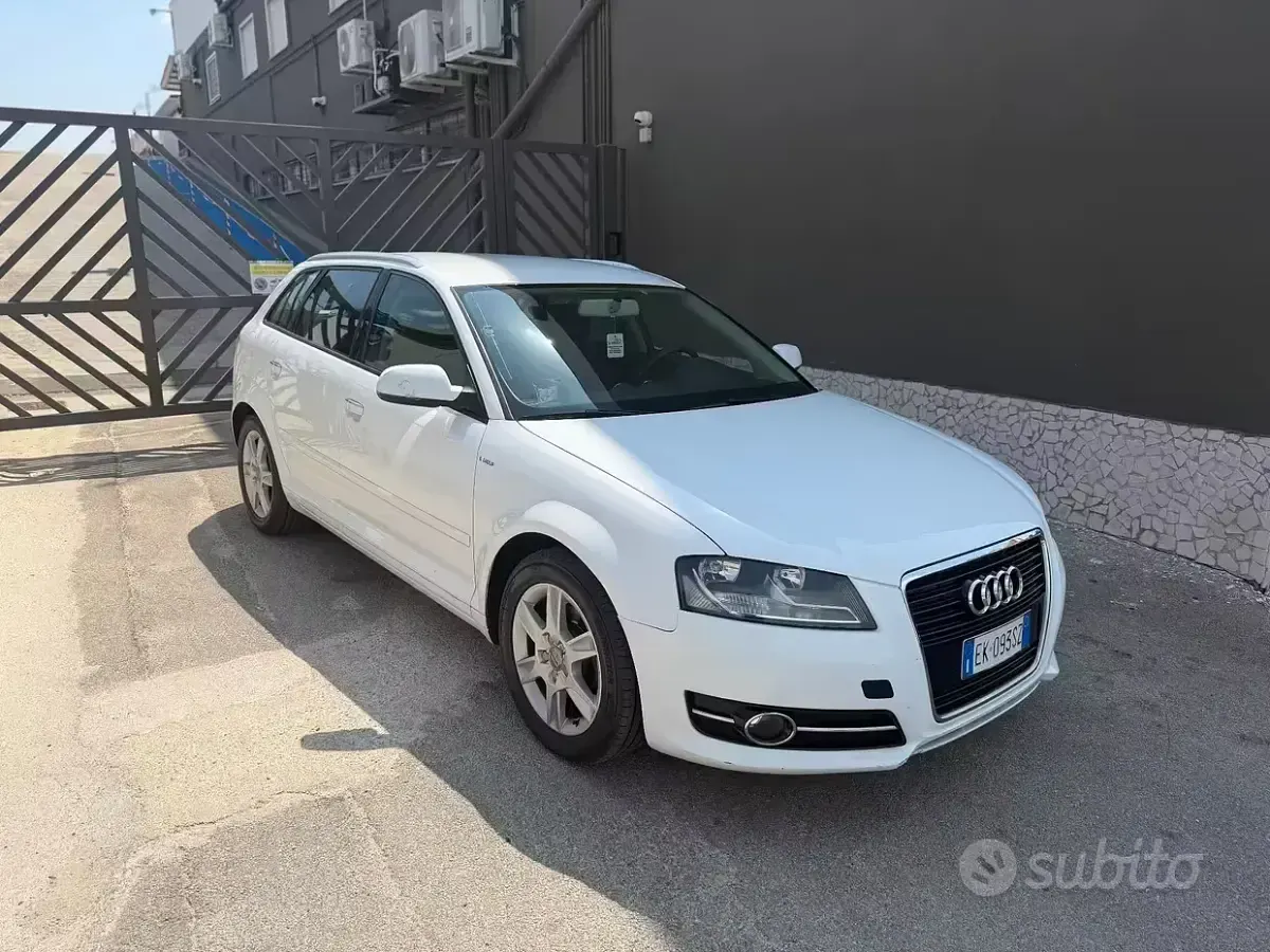 Usata Audi A3 Sportback Young 90 CV (66 kW) 2011 Bianco Utilitaria
