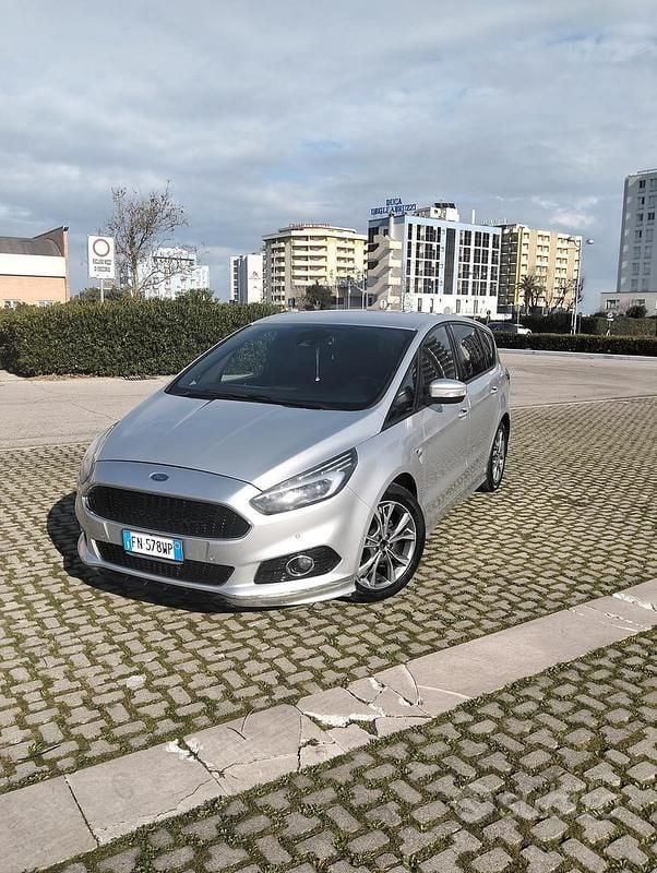Grigio Usata 2018 Ford S-MAX ST-Line Monovolume | 12.000 € - Immagine 1/4