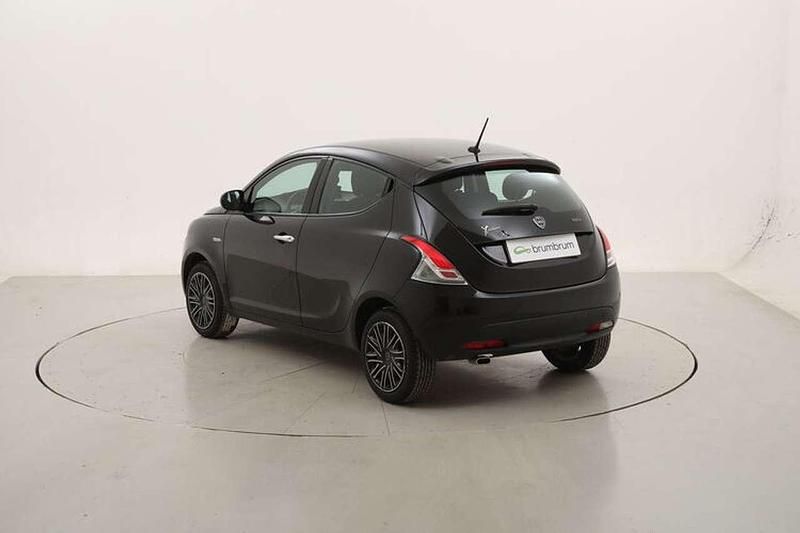Usata Lancia Ypsilon Gold 69 CV (50 kW) 2023 Nero Utilitaria