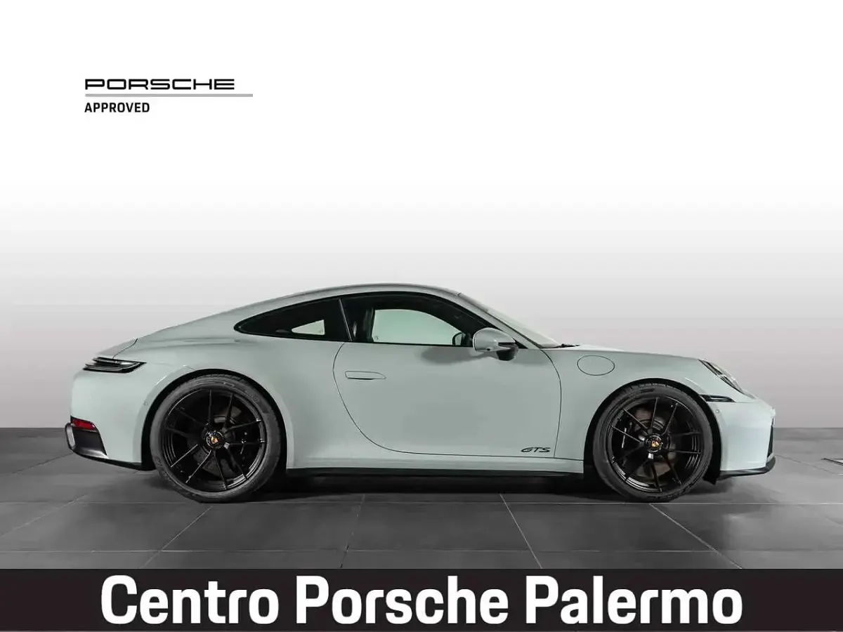 Usata Porsche 992 525 CV (386 kW) 2025 Shade green Coupé
