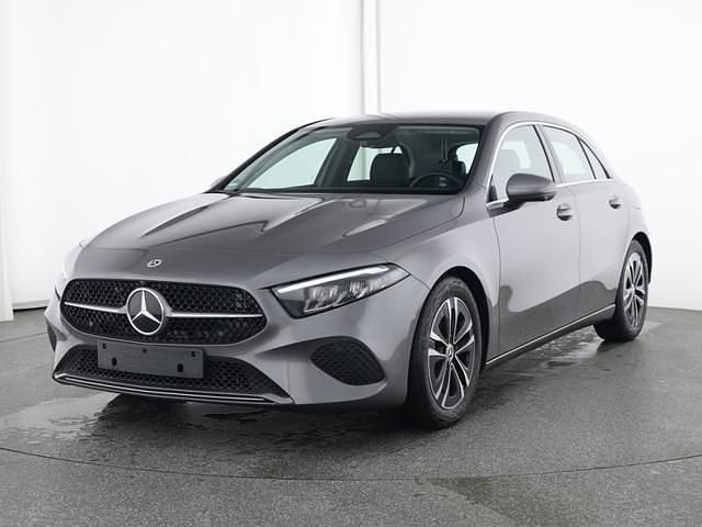 Grigio Usata 2024 Mercedes A180 Advanced Tre volumi | 27.690 € (Buon prezzo) - Immagine 1/4