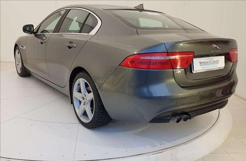 Usata Jaguar XE Prestige 180 CV (132 kW) 2015 Grigio Berlina