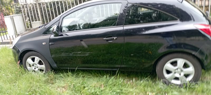 Usata Opel Corsa 80 CV (58 kW) 2009 Nero Utilitaria