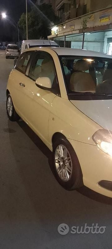 Usata Lancia Ypsilon 75 CV (55 kW) 2004 Giallo Utilitaria