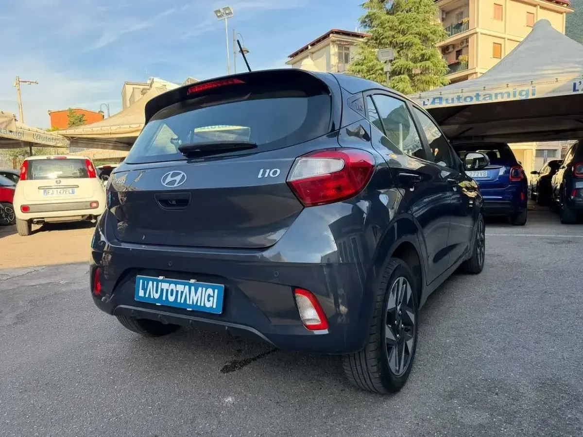 Usata Hyundai i10 67 CV (49 kW) 2023 Grigio Utilitaria