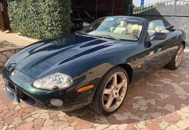 Usata Jaguar XKR Supercharged 363 CV (266 kW) 2001 Verde Cabrio
