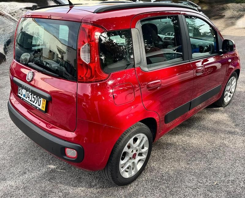 Usata Fiat Panda Lounge 85 CV (62 kW) 2013 Rosso Utilitaria