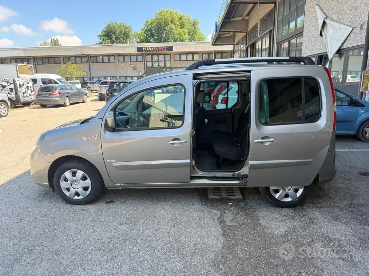 Usata Renault Kangoo 90 CV (66 kW) 2011 Grigio Monovolume