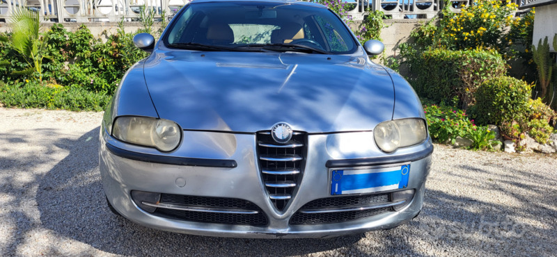 Usato 2002 Alfa Romeo 147 1.6 CNG_Hybrid 120 CV (1.800 €)