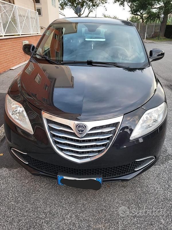 Usata Lancia Ypsilon 95 CV (69 kW) 2015 Nero Utilitaria