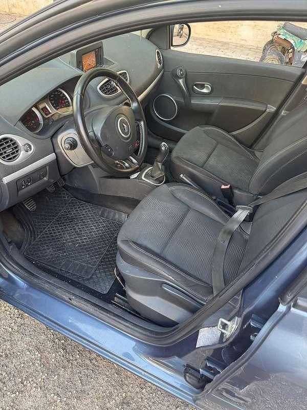 Blu/azzurro Usata 2010 Renault Clio II Luxe Tre volumi | 2000 € (Super prezzo) - Immagine 1/4