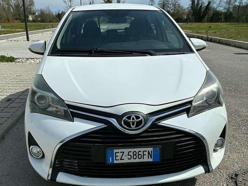 Usata Toyota Yaris Cool 69 CV (50 kW) 2015 Utilitaria
