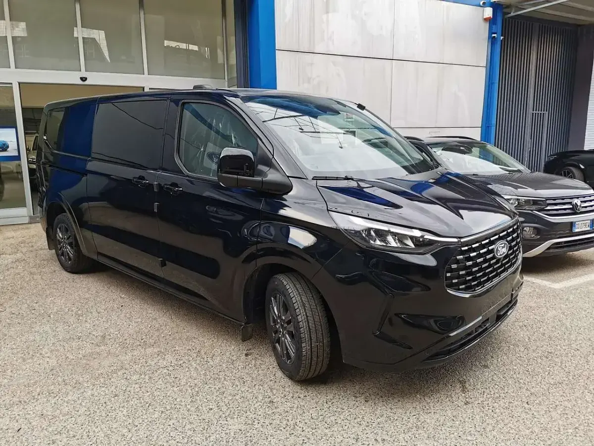Nuova Ford Tourneo Custom Titanium 170 CV (125 kW) 2026 Nero Furgone