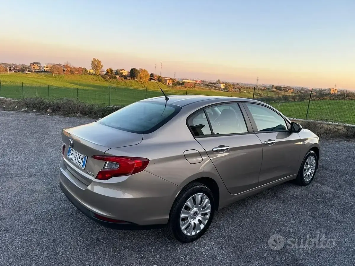 Usata Fiat Tipo Easy 120 CV (88 kW) 2017 Giallo Berlina