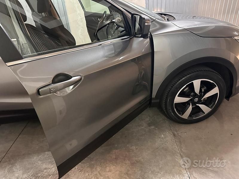 Usata Nissan Qashqai 115 CV (84 kW) 2017 Grigio SUV