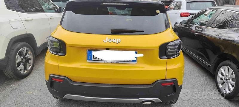 Usata Jeep Avenger Summit 101 CV (74 kW) 2023 Rosso pastello SUV