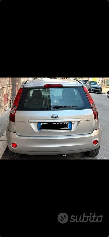 Usata Ford Fiesta 68 CV (50 kW) 2007 Grigio Utilitaria