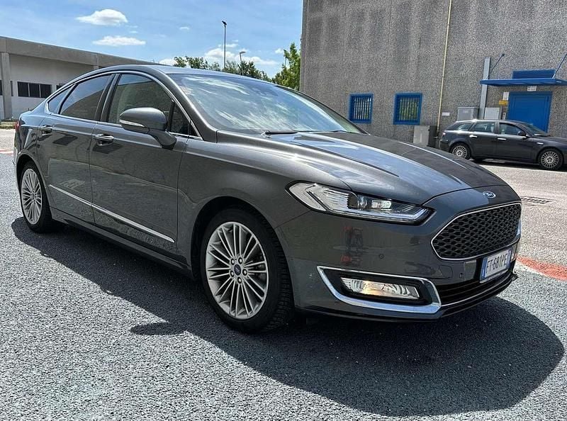 Usata Ford Mondeo Vignale 140 CV (102 kW) 2018 Grigio Berlina