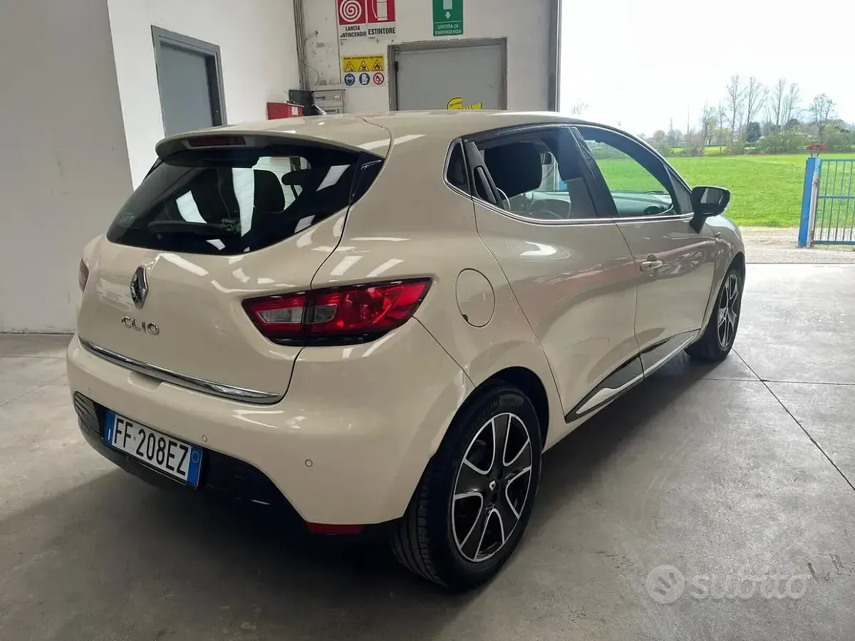 Usata Renault Clio Intens 75 CV (55 kW) 2016 Beige Coupé